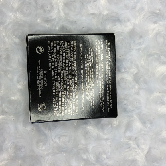 Laura Mercier Matte Bronzing Powder Shade 1 - Picture 3 of 5